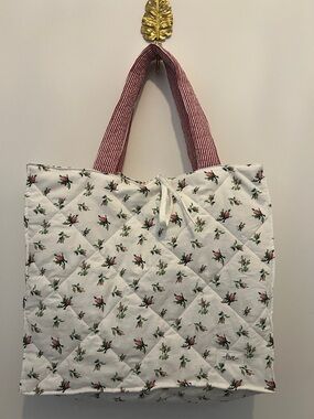 🌻-five-stitched by tina
Floral Quilted Tote